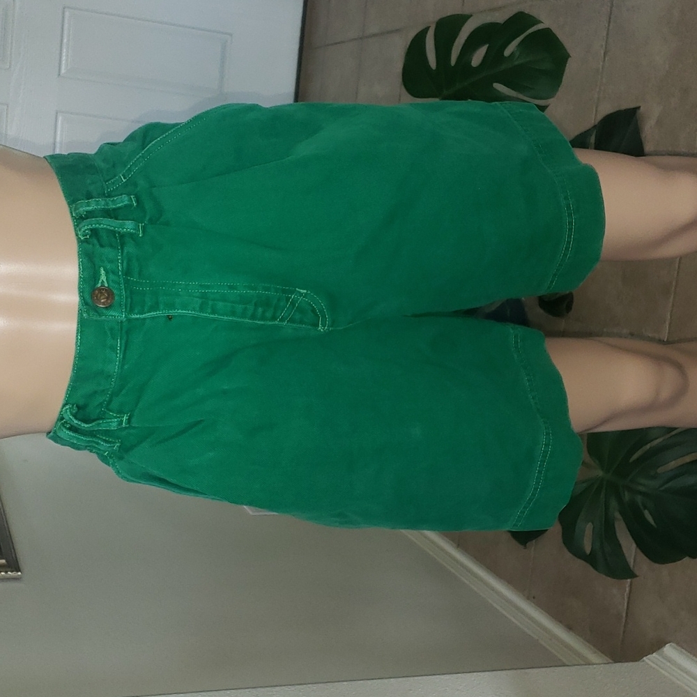Vintage Liz Wear 10 high waisted bright green long shorts